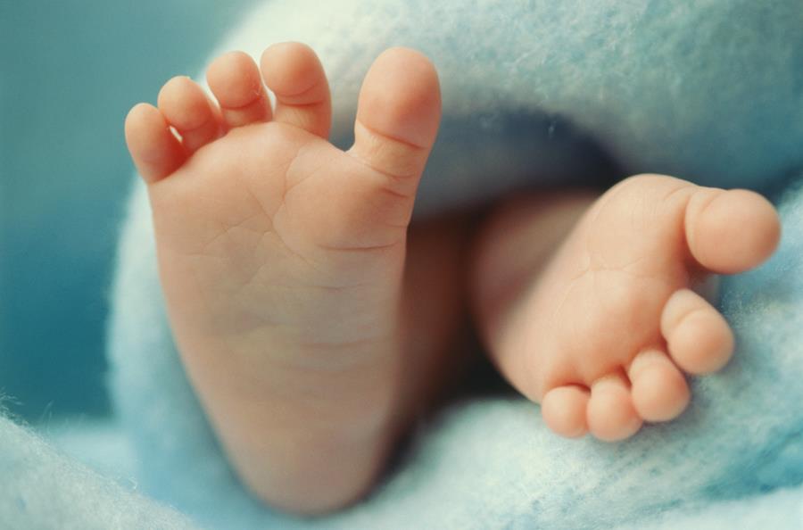 Baby geboren van Amerikaanse vrouw die kunstmatig in leven werd gehouden