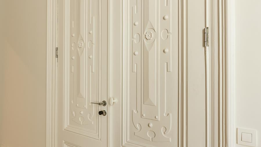 Antieke houten deuren voor studentencentrum UGent