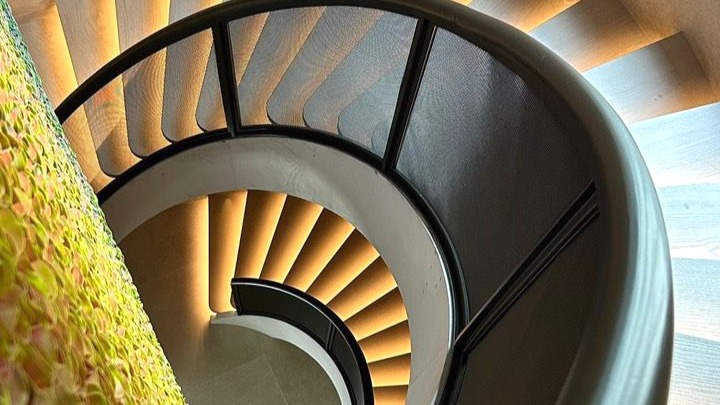 Ronde trap met geïntegreerde ledverlichting