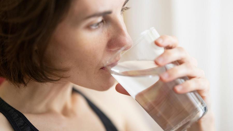 Helft Belgen vergeet water: 55% haalt dagelijkse norm niet