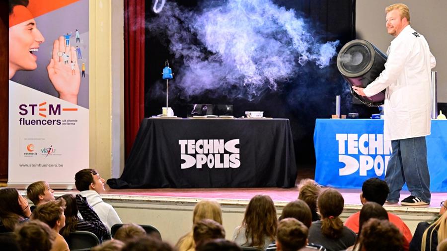 STEMfluencers inspireren leerlingen voor wetenschap en techniek